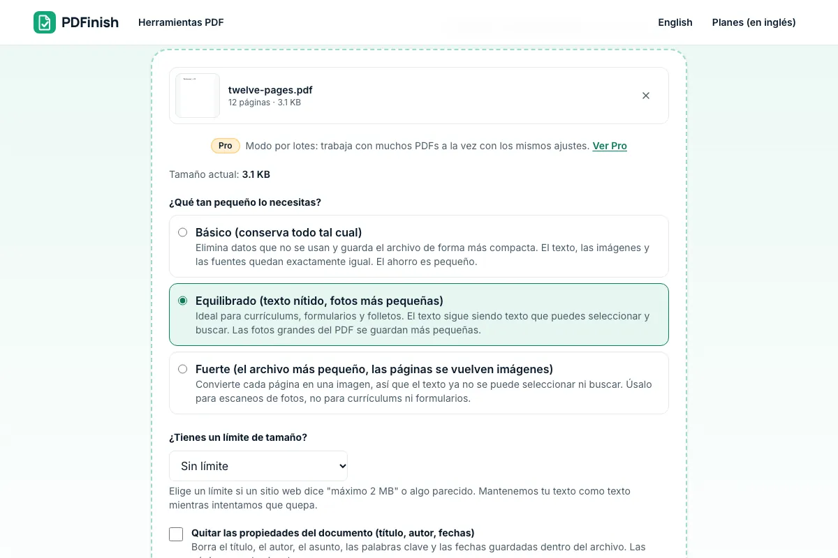 La herramienta Comprimir PDF de PDFinish con un PDF de ejemplo cargado, lista para reducir el tamaño del archivo
